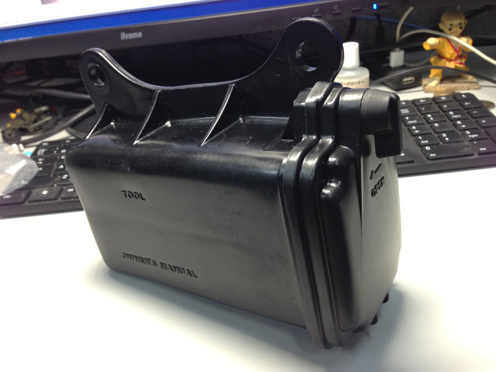 偵察オートバイKLX250のツールボックス（工具箱）の新品を開封。│偵察 