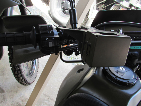 最近の偵察オートバイに搭載されている端末用マウントホルダー