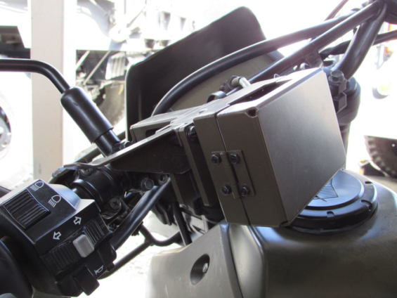 最近の偵察オートバイに搭載されている端末用マウントホルダー